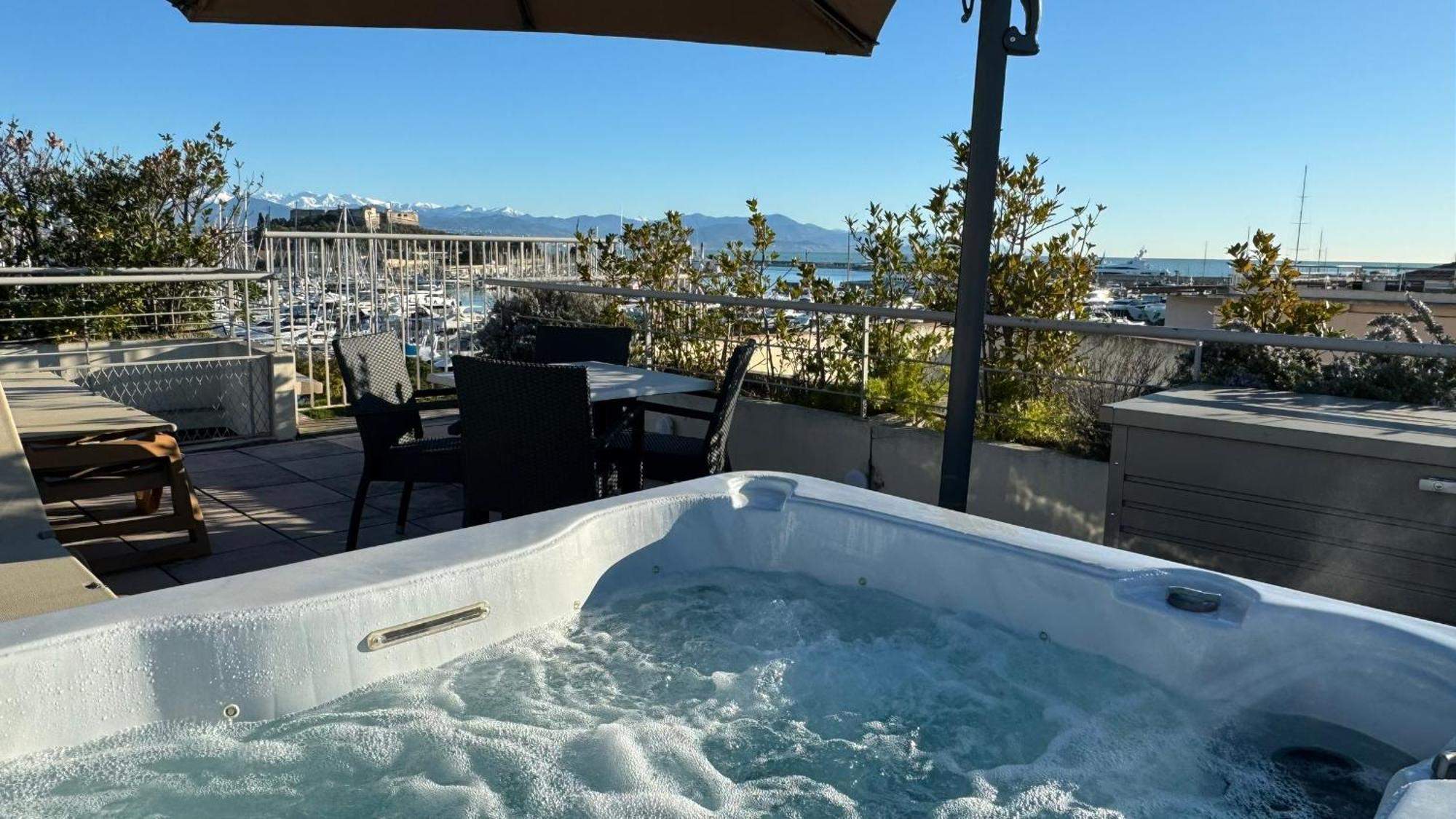 Penthouse Vue Mer Avec Rooftop,Jacuzzi,Et Parking Prive Antibes Exterior foto