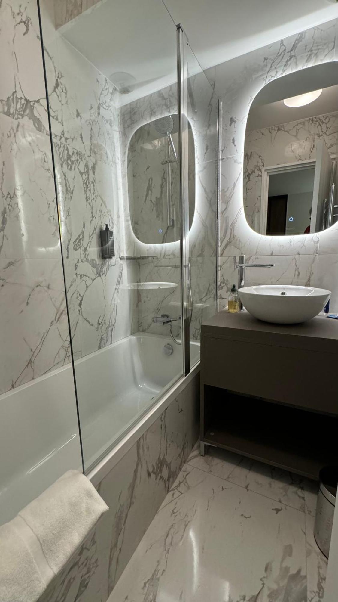 Penthouse Vue Mer Avec Rooftop,Jacuzzi,Et Parking Prive Antibes Exterior foto