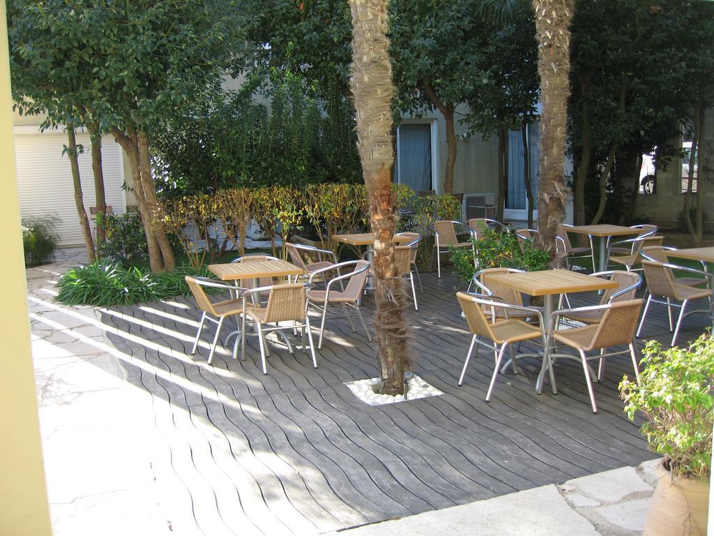 Penthouse Vue Mer Avec Rooftop,Jacuzzi,Et Parking Prive Antibes Exterior foto